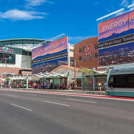 Holiday Inn And Suites Phoenix Airport North By Ihg