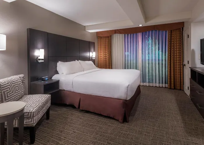 And Airport North By Ihg Hotel