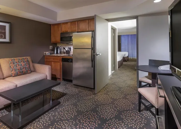 Hotel And Airport North By Ihg 3*