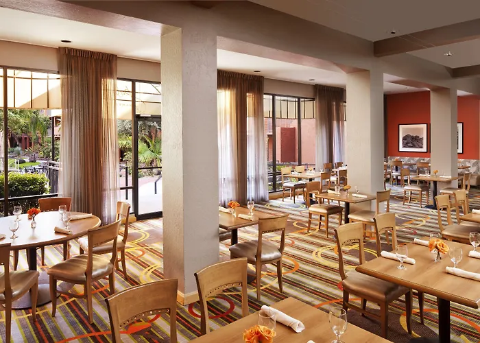 Hotel And Airport North By Ihg 3*
