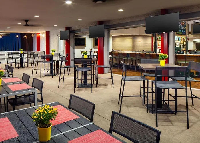 And Airport North By Ihg Hotel Phoenix